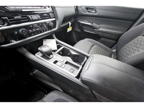 Used 2025 Nissan Pathfinder SV FWD image 22