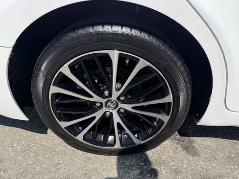 Used 2018 Toyota Camry SE FWD image 7