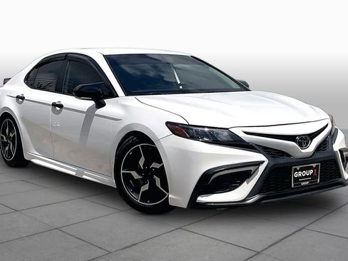 Used 2023 Toyota Camry SE FWD image 3