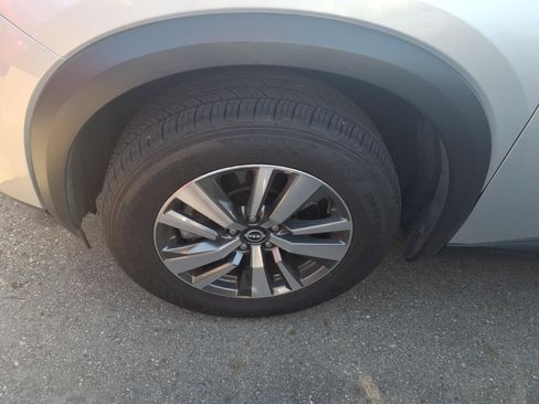 Used 2025 Nissan Pathfinder SL FWD image 3