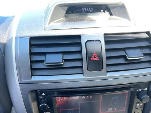 Used 2013 Toyota Corolla LE w/ Premium Pkg FWD image 16