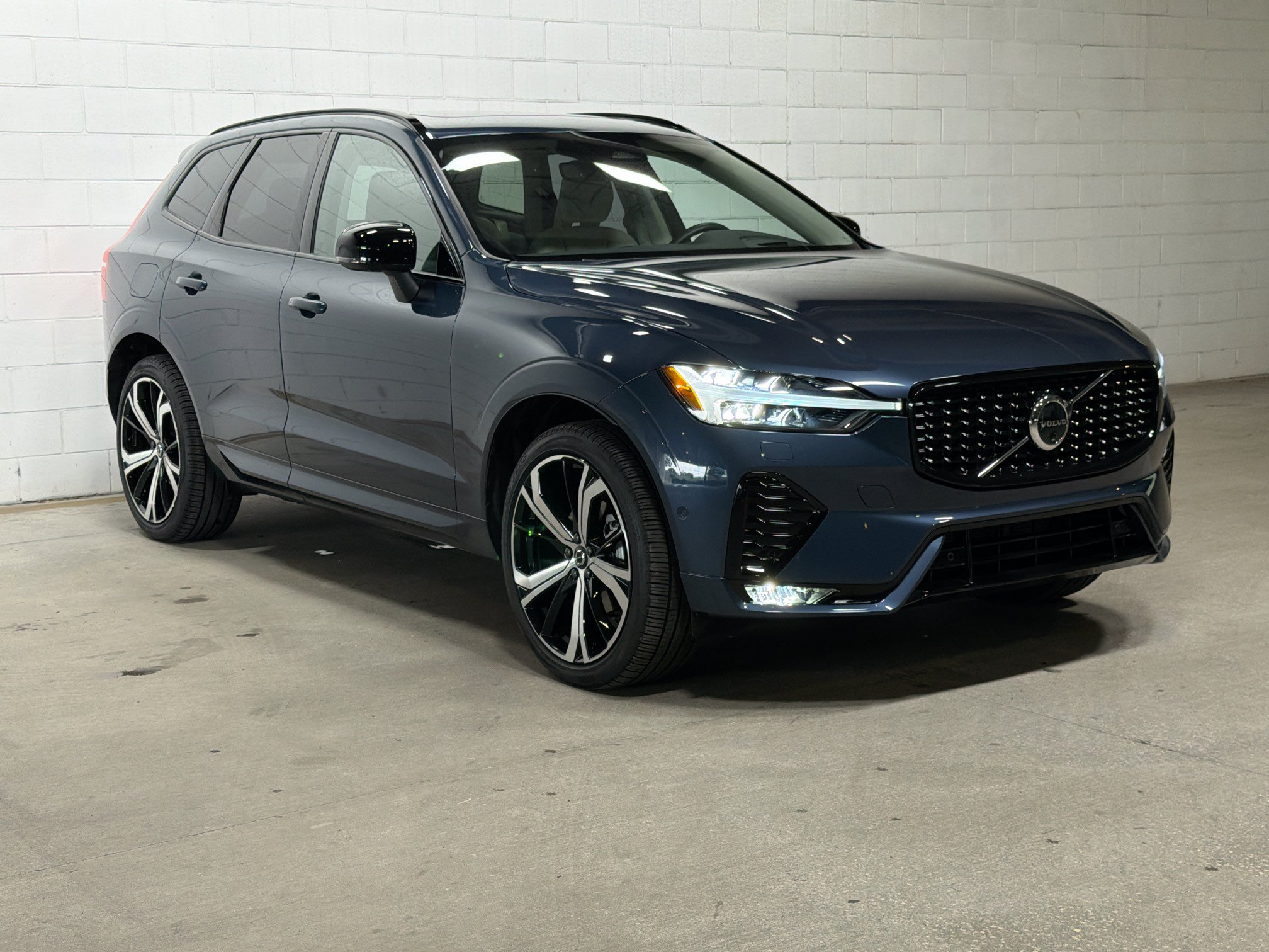 Used 2025 Volvo XC60 B5 Ultra w/ Protection Package Premier AWD/4WD image 6
