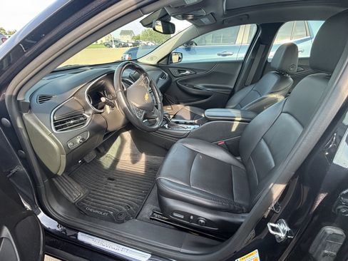 Used 2022 Chevrolet Malibu Premier FWD image 2