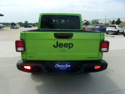 Used 2025 Jeep Gladiator Sport AWD/4WD image 5