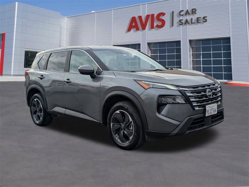 Used 2024 Nissan Rogue SV image 3