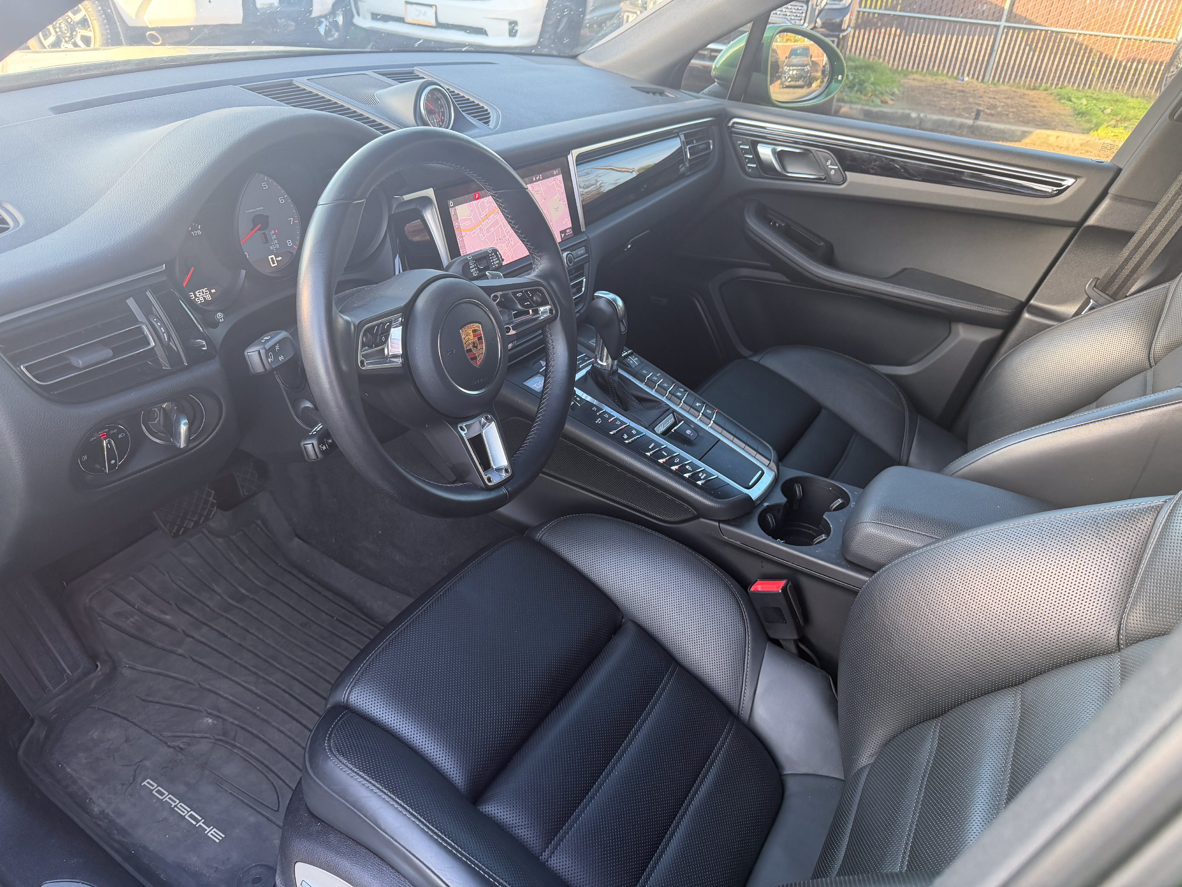 Used 2020 Porsche Macan S AWD/4WD image 2