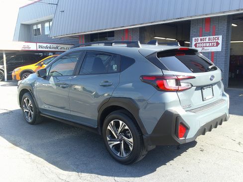 Used 2024 Subaru Crosstrek 2.0i Premium image 4