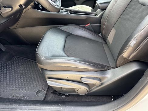 Used 2025 Jeep Compass Trailhawk image 16