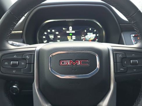 Used 2024 GMC Yukon SLT image 35