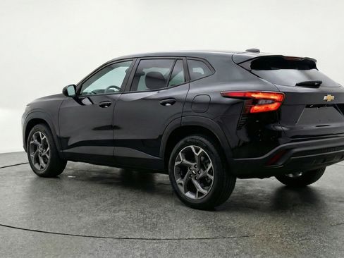 Used 2025 Chevrolet Trax LT image 6