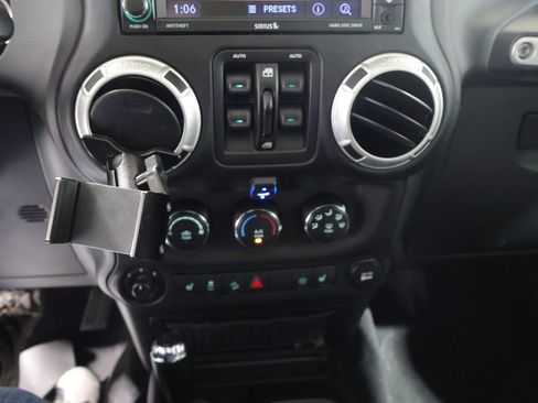 Used 2018 Jeep Wrangler Unlimited Sahara w/ Trailer Tow Group AWD/4WD image 25