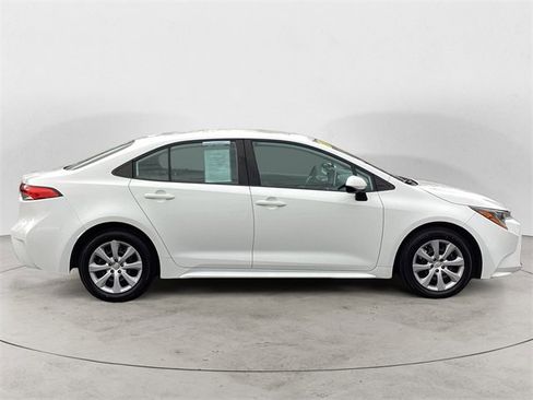 Used 2021 Toyota Corolla LE image 6