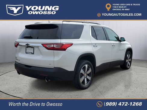 Used 2021 Chevrolet Traverse LT w/ LT Premium Package AWD/4WD image 3