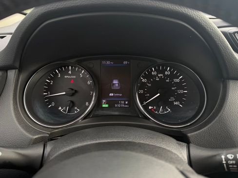 Used 2019 Nissan Rogue S w/ Special Edition Package FWD image 16