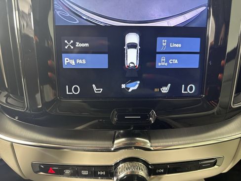Used 2019 Volvo XC60 T6 Momentum w/ Multimedia Package AWD/4WD image 13