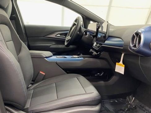 New 2026 Chevrolet Equinox EV LT image 18