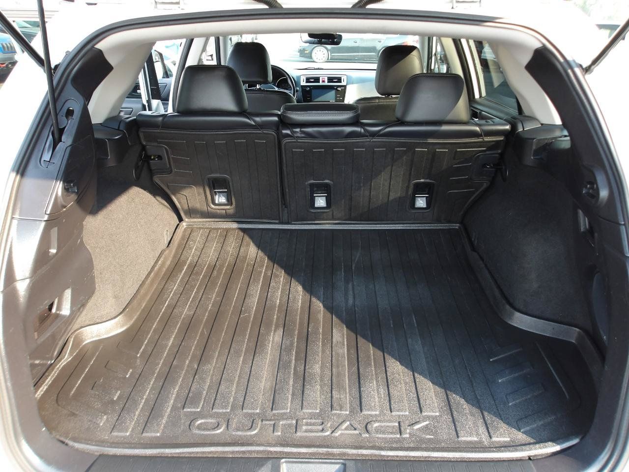 Used 2017 Subaru Outback 2.5i Limited AWD/4WD image 11