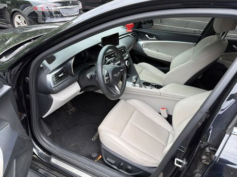 Used 2023 Genesis G70 2.0T AWD/4WD image 5