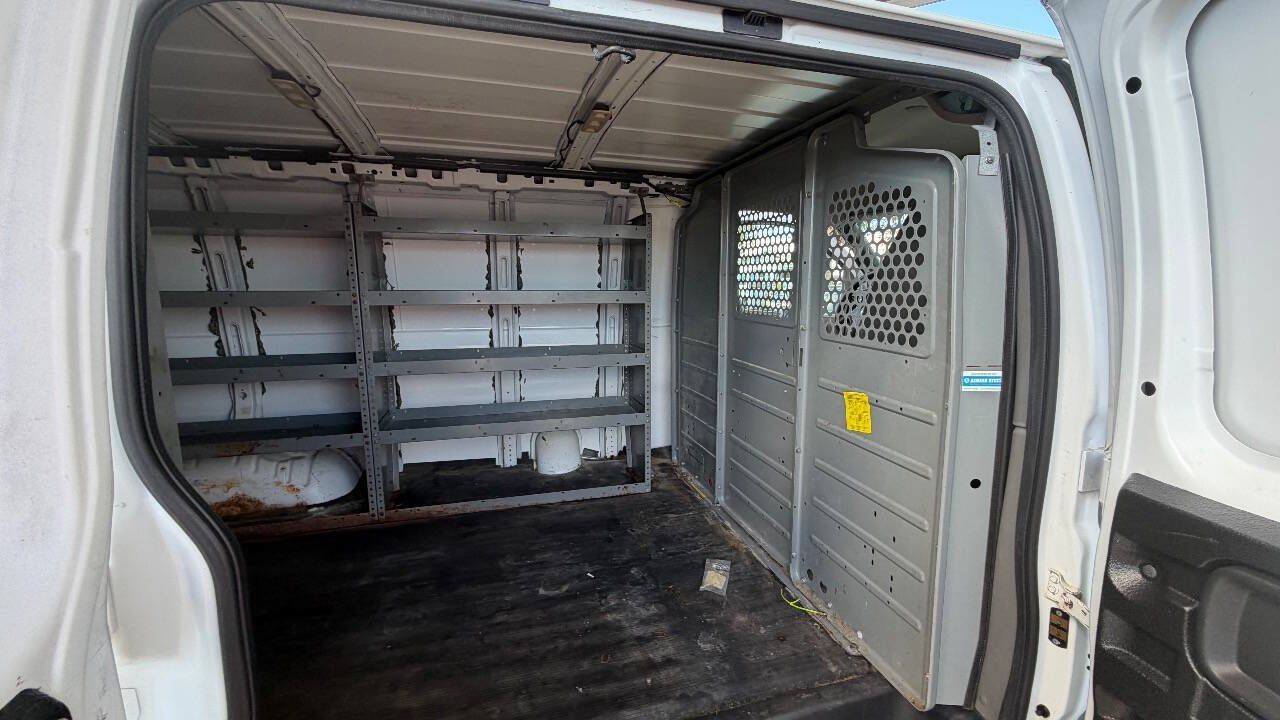 Used 2017 Chevrolet Express 2500 RWD image 15