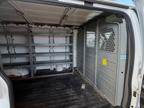 Used 2017 Chevrolet Express 2500 RWD image 15