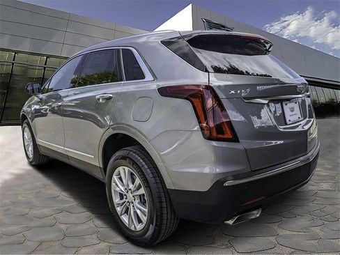 New 2025 Cadillac XT5 Luxury image 2
