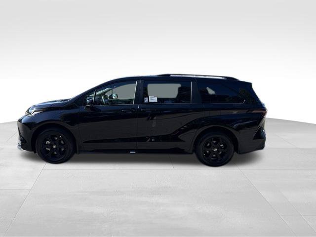 New 2026 Toyota Sienna XLE Woodland Edition AWD/4WD image 2