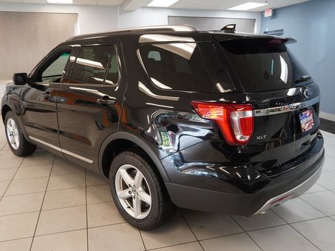 Used 2017 Ford Explorer XLT w/ Equipment Group 202A AWD/4WD image 10