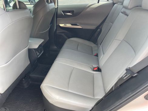Used 2022 Toyota Venza Limited AWD/4WD image 12