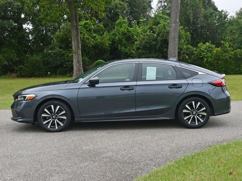 Used 2022 Honda Civic EX-L image 2