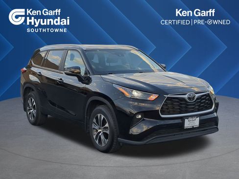 Used 2024 Toyota Highlander XLE image 1