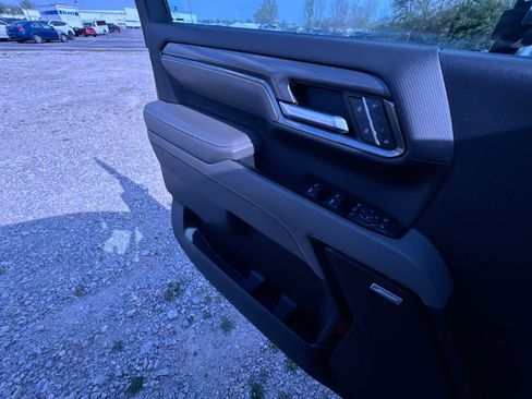 Used 2024 Chevrolet Silverado 2500 ZR2 w/ Technology Package image 30