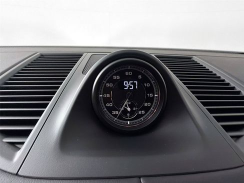 Certified 2026 Porsche Macan AWD/4WD image 24