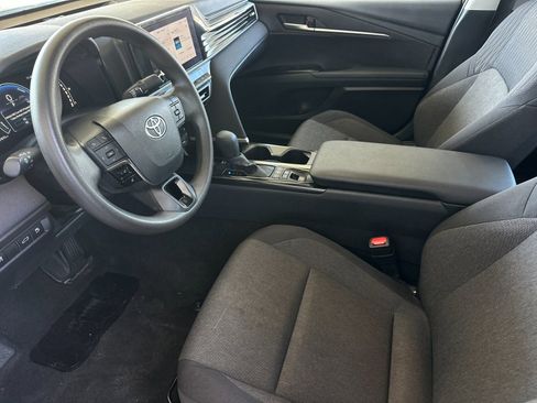 Used 2025 Toyota Camry LE image 9