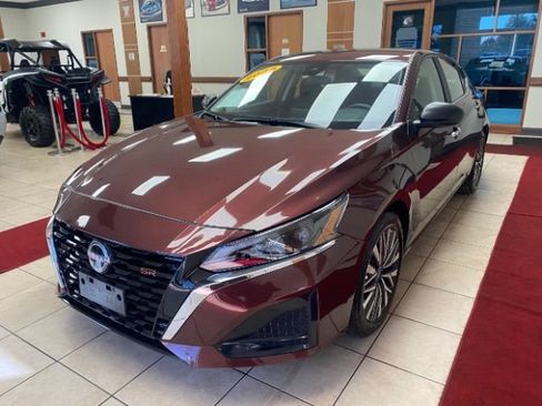 Used 2025 Nissan Altima 2.5 SV FWD image 8