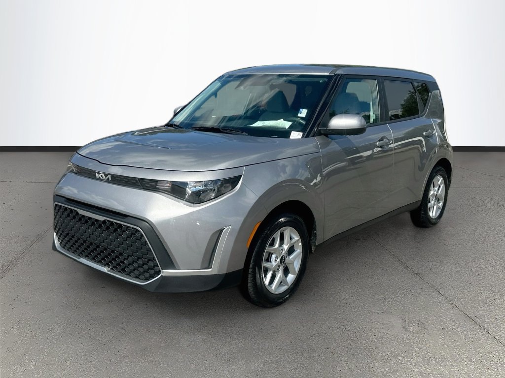 Used 2025 Kia Soul LX w/ LX Technology Package FWD image 3