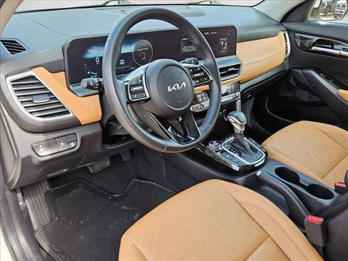 Used 2025 Kia Seltos EX w/ EX Sunroof Package image 10