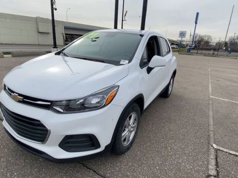 Used 2021 Chevrolet Trax LS w/ Tint and Cruise Package image 6