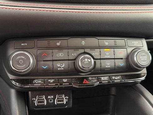 Certified 2025 Dodge Durango GT image 26