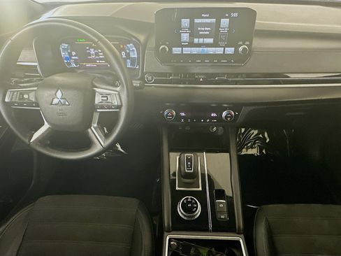 Used 2024 Mitsubishi Outlander SE Black Edition FWD image 27