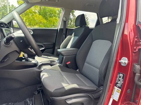 Used 2023 Kia Soul LX FWD image 13