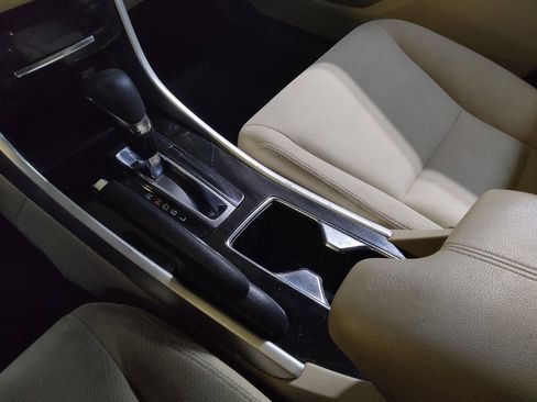 Used 2017 Honda Accord EX image 26