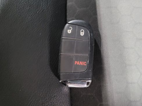 Used 2020 Jeep Compass Latitude image 32