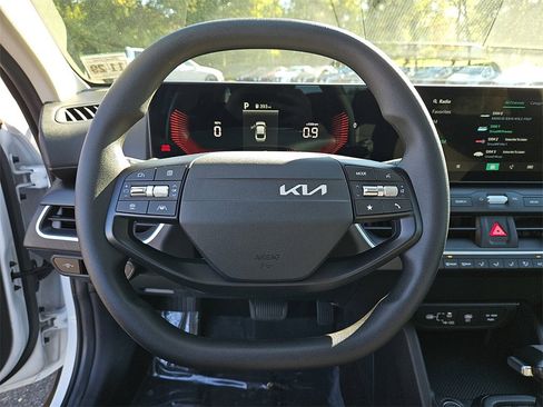 Certified 2025 Kia K4 LX image 19