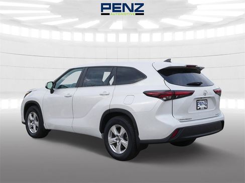 Used 2024 Toyota Highlander LE image 5