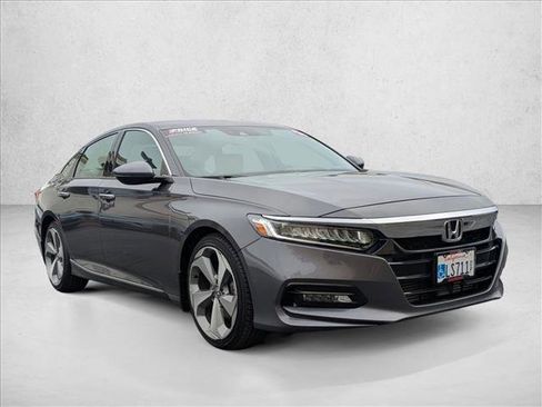 Used 2018 Honda Accord Touring image 3