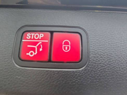 Used 2018 Mercedes-Benz GLC 300 4MATIC image 13