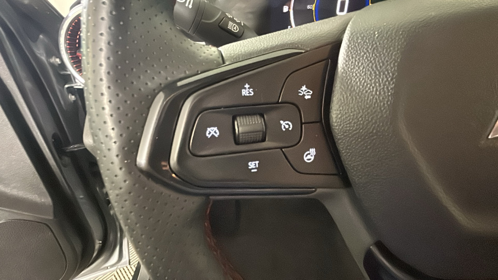 Used 2025 Chevrolet Trax RS w/ Driver Confidence Package FWD image 19