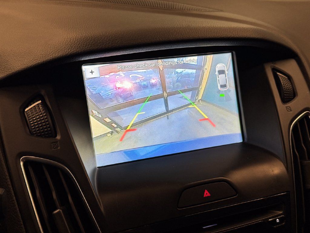 Used 2018 Ford Focus Titanium w/ Titanium Technology Package FWD image 14