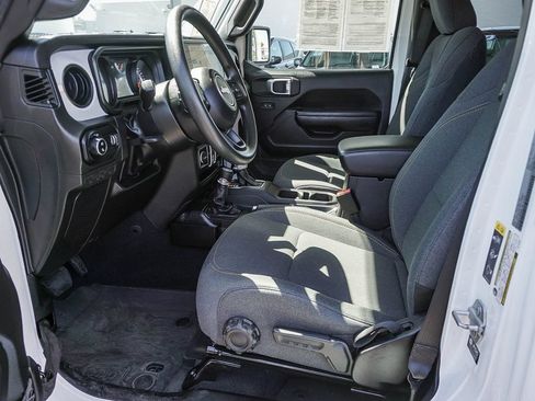 Used 2024 Jeep Gladiator Sport AWD/4WD image 18
