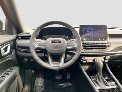 Used 2025 Jeep Compass Latitude w/ Altitude Special Edition image 21